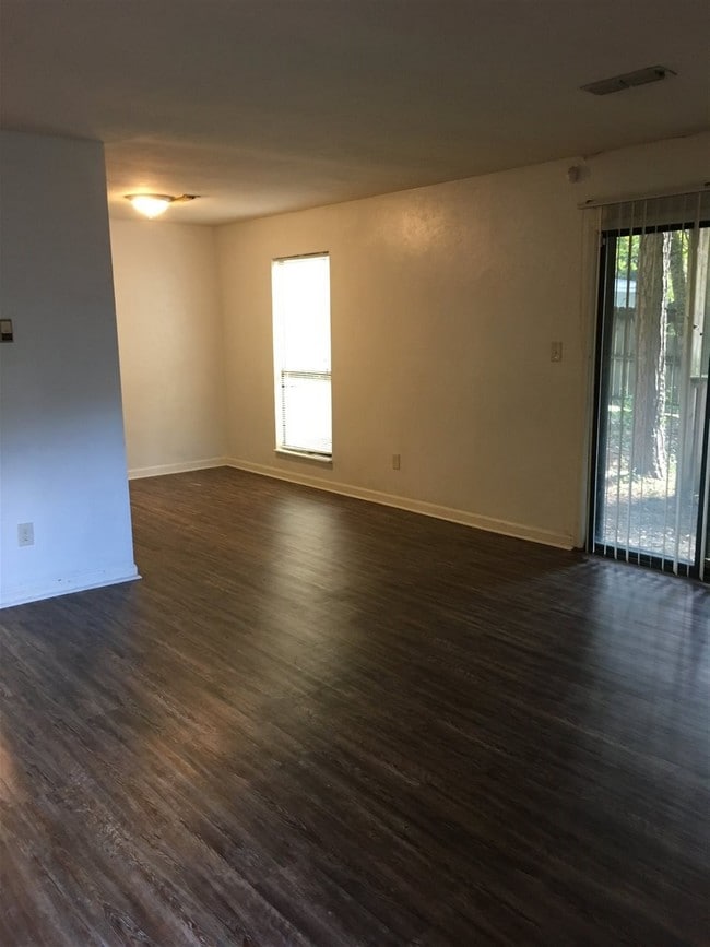 Building Photo - 2007 Bradford Ct