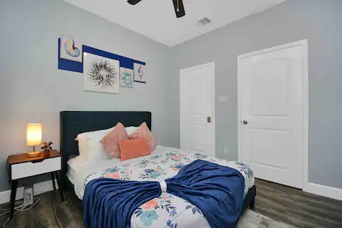 Foto del edificio - 8134 Mariah St