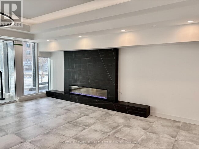 Building Photo - 705 Davis Dr