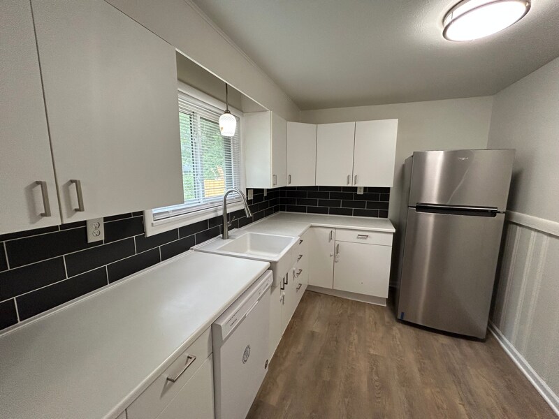 Foto principal - 757 E 104th St