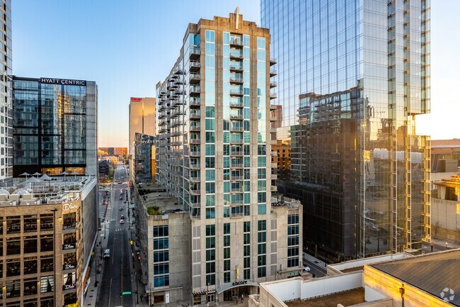 Foto del edificio - Encore Condominiums