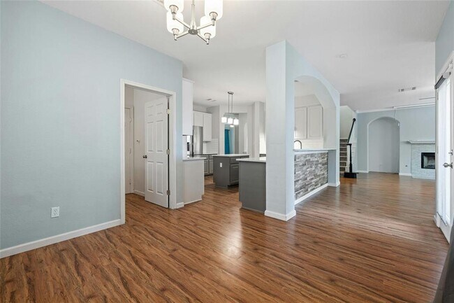 Foto del edificio - 2015 Inverness Dr