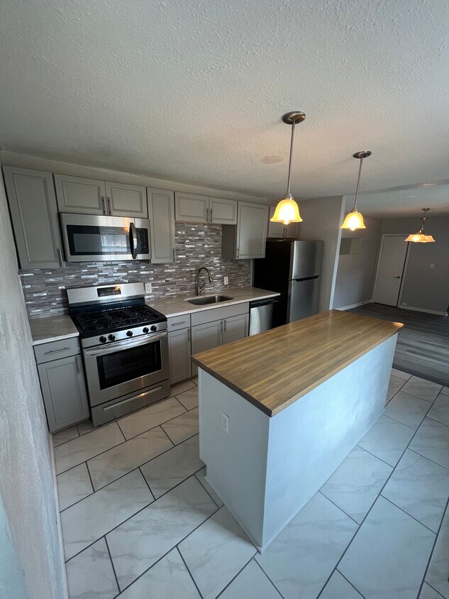 Foto principal - 4534 Wayne Ave