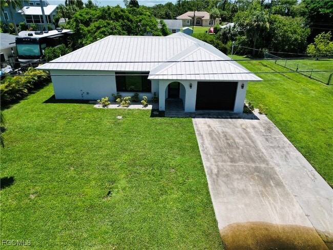 Building Photo - 2241 Club House Rd
