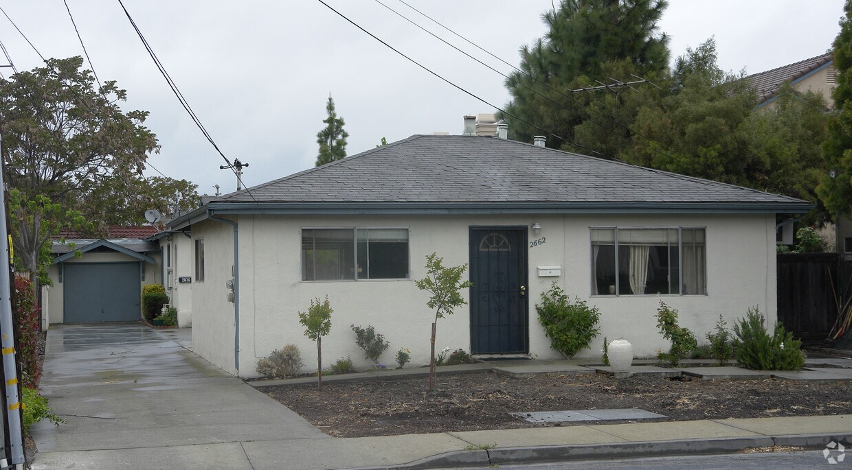 Primary Photo - 2662-2670 College Ave