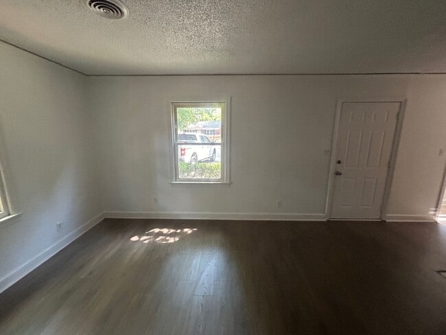 Foto del edificio - 823 S Kilbourne Rd