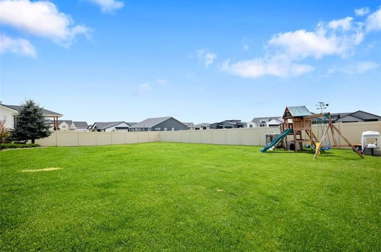 Primary Photo - 4 Bed / 3 Bath Home in Silver Creek Estate...