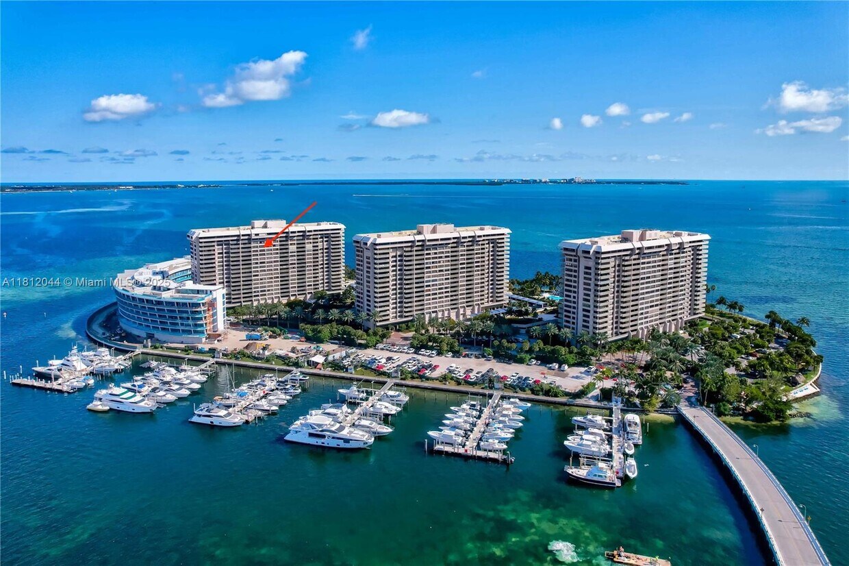 Foto principal - 3 Grove Isle Dr