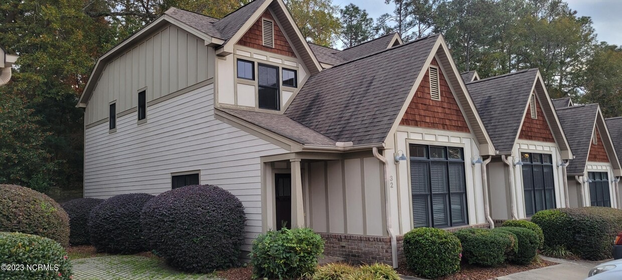 Primary Photo - 32 Elk Ridge Ln
