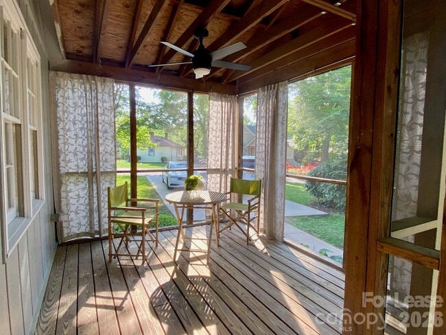 Building Photo - 5300 Buckingham Dr
