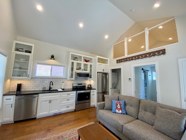 Storage loft - 1401 Bleistein Ave