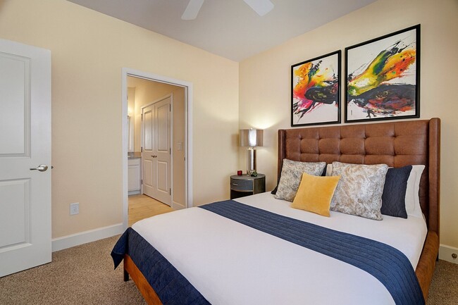 Building Photo - Latitude 31°