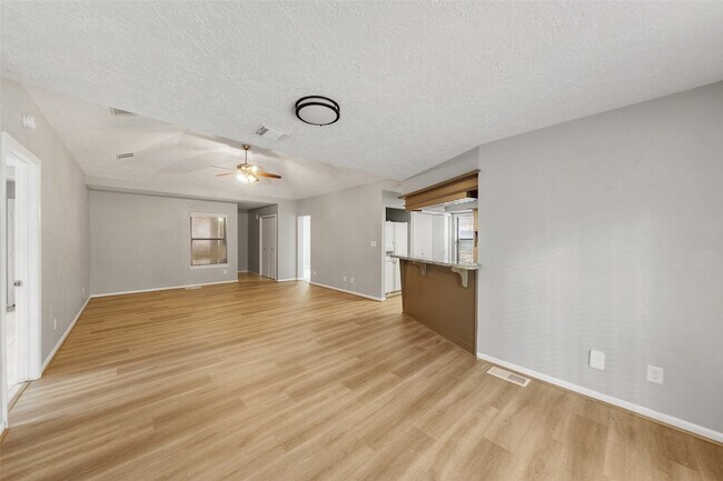 Building Photo - 25 Shady Oak Ln
