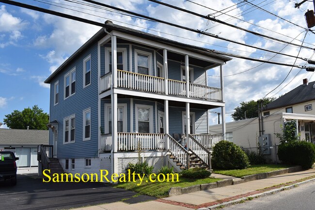 Foto del edificio - 979 Mineral Spring Ave
