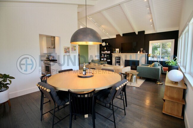 Building Photo - Fully Furnished 5BD/2.5BA Hillside View Home-FOUNDATION