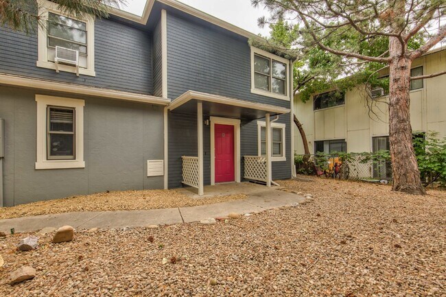 Building Photo - "Charming 3-Bedroom Haven in Boulder – Cozy 850 Sq Ft with 1.5 Baths!"