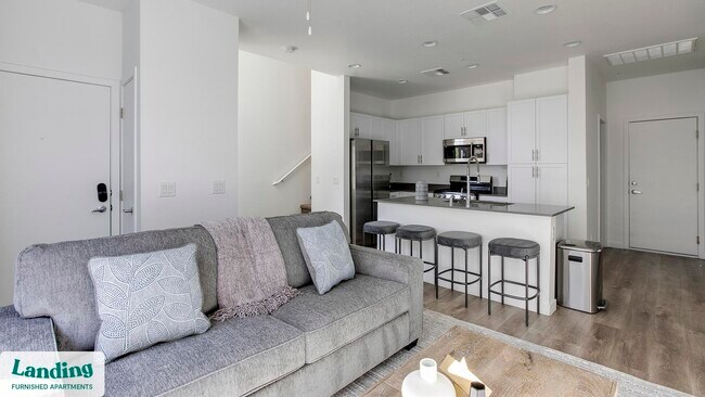 Building Photo - 2705 N Rancho Dr