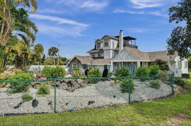 Building Photo - 502 Rambling Dr Cir