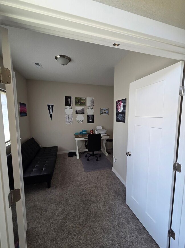 Building Photo - Spacious 4BR House in Greenacres