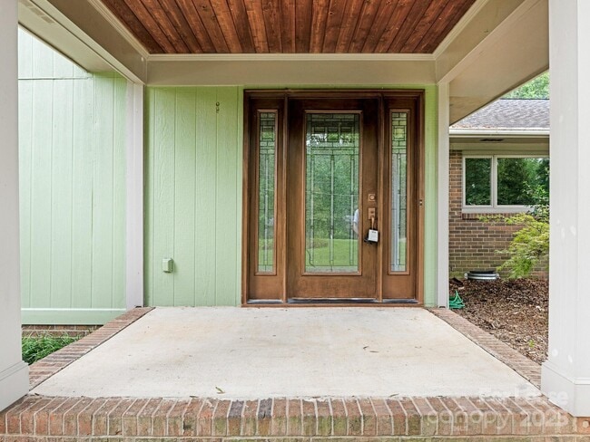 Foto del edificio - 1174 Robinhood Cir