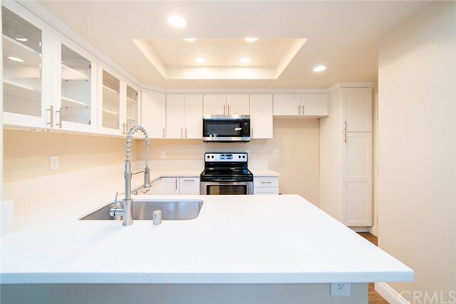 Building Photo - 402 Deerfield Ave