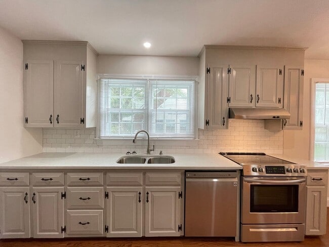 Building Photo - Everything you’ve been dreaming of is here. Lease today!