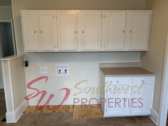 Building Photo - Charming 2-Bedroom, 1-Bath Cottage with Spacious Yard