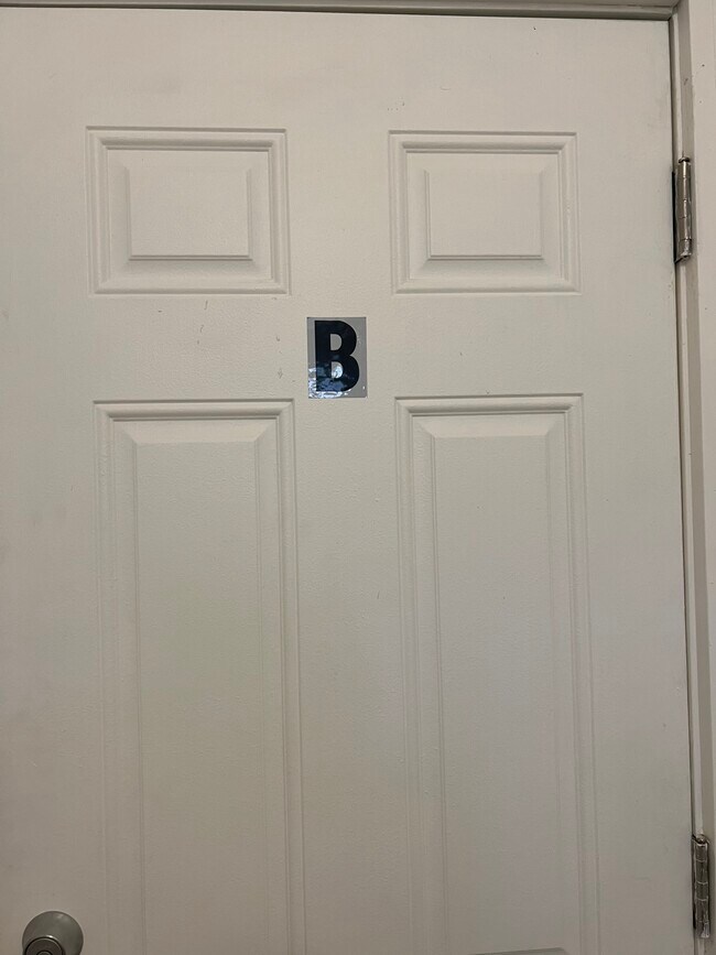 Building Photo - 917 N Bentalou St