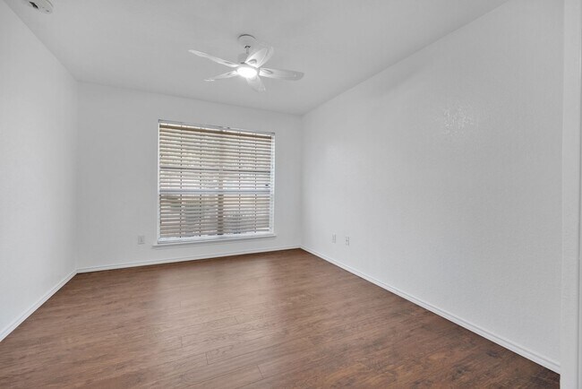 Building Photo - Charming 4-Bedroom Single-Story Home in Pa...