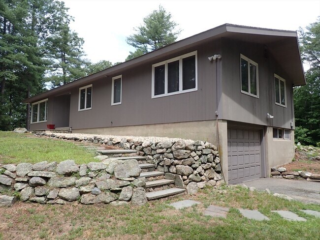 Building Photo - 10 Montvale Rd