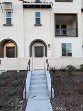 Building Photo - 2420 E Lincoln Ave