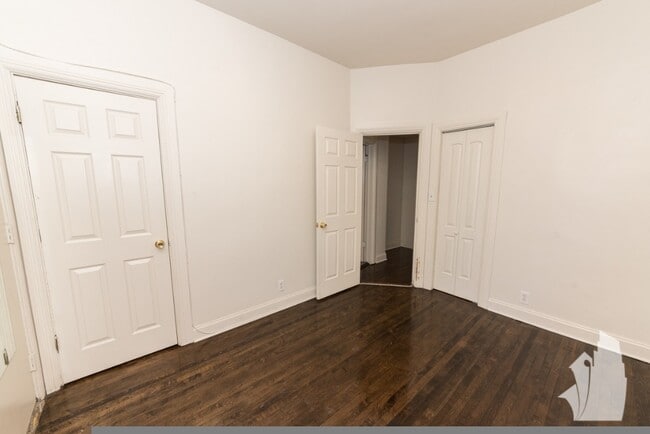 Building Photo - 837 W Cornelia Ave