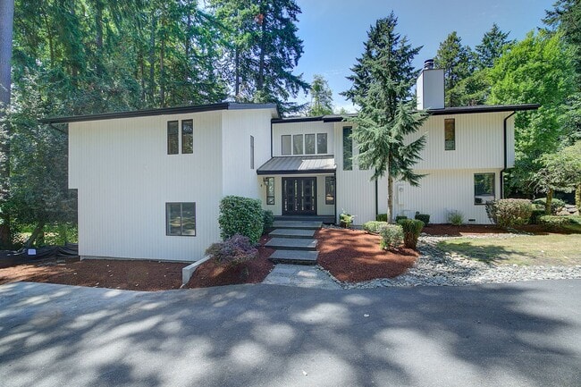 Building Photo - 5Bd/2.5Ba Kirkland Home
