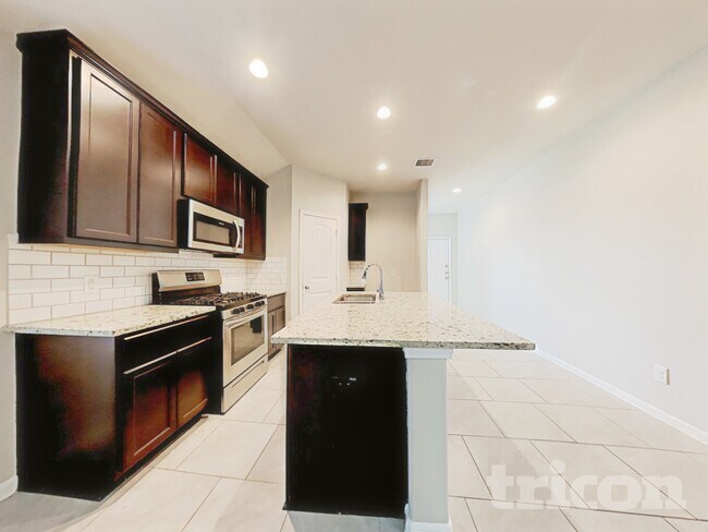 Foto del edificio - 423 Ashley Falls Ln