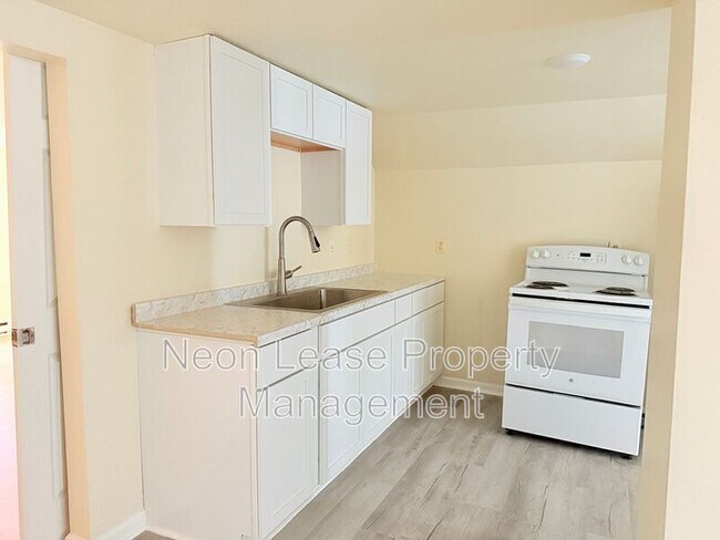 Foto del edificio - 32715 Bi State Blvd