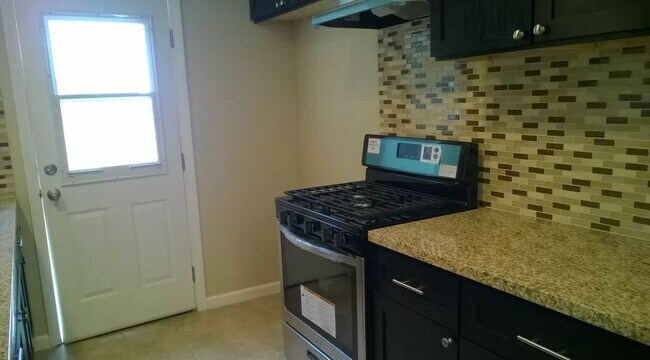Building Photo - 2409 Couts Ave