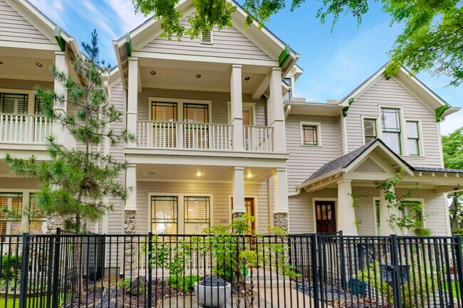 Foto del edificio - 1141 Louise St