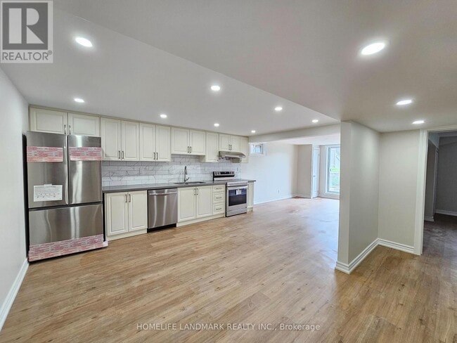 Building Photo - 499 Tennyson Ct