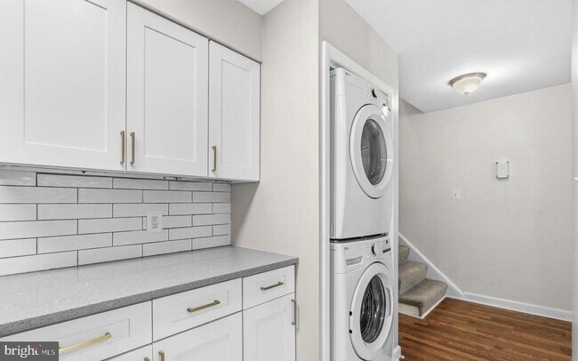 Foto del edificio - 19728 Wootton Ave