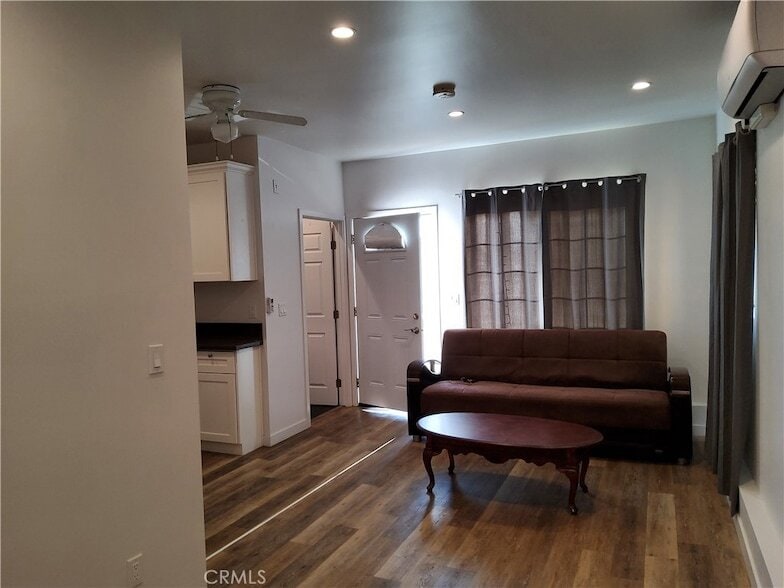 Foto principal - 10710 Helendale Ave