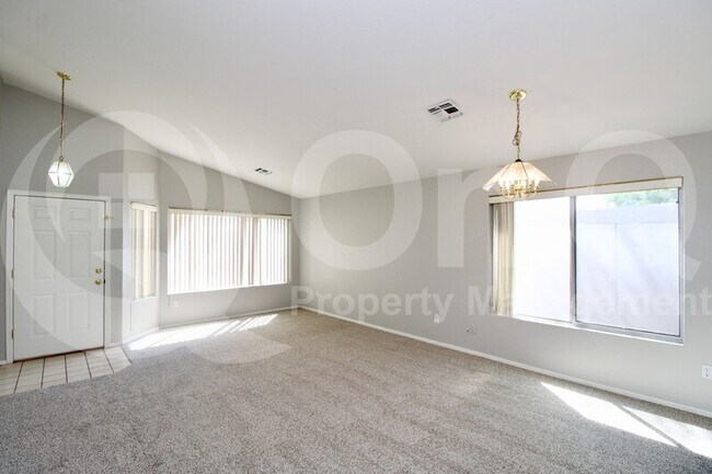 Foto del edificio - 3890 E Tremaine Ave