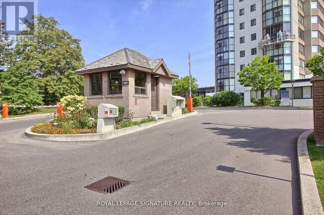 Building Photo - 1360 Rathburn Rd E