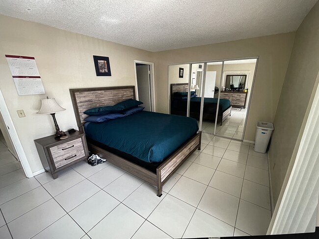 Building Photo - 760 Normandy Ln