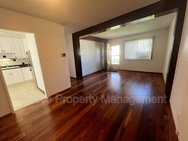 Foto del edificio - 8910 Hoyt Dr