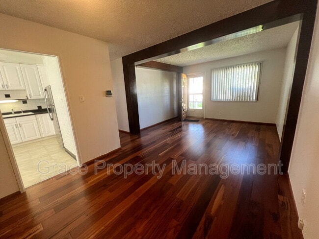 Photo - 8910 Hoyt Dr House