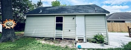 Building Photo - 1828 Forest Hill Blvd