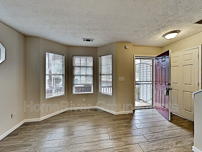 Building Photo - 622 Waynes Ct SE