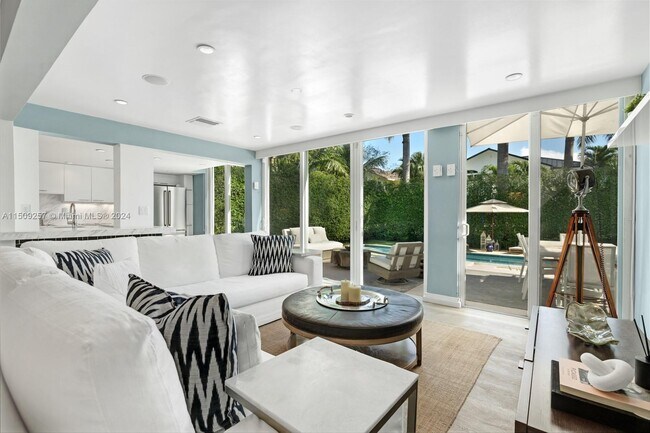 Building Photo - 1295 S Venetian Way