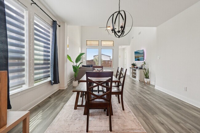 Building Photo - 9032 Winding Crk Dr