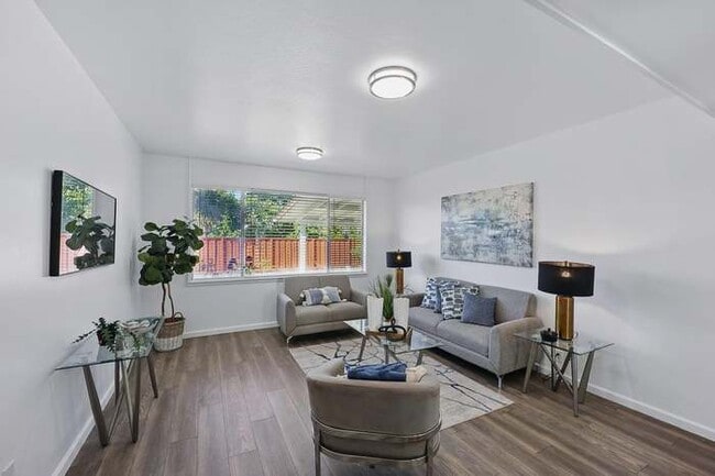 Foto del edificio - 5011 Doyle Rd